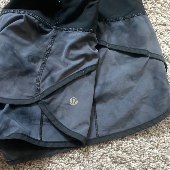 size 6 Lulu lemon shorts - Picture 5 of 5